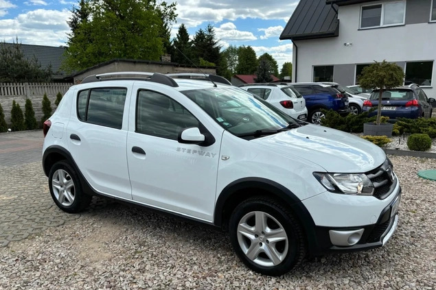 Dacia Sandero Stepway cena 25900 przebieg: 211000, rok produkcji 2015 z Łosice małe 379